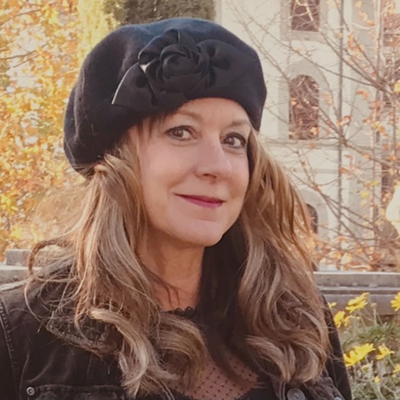 Meet your Posher, Karen - Picture 1 of 1